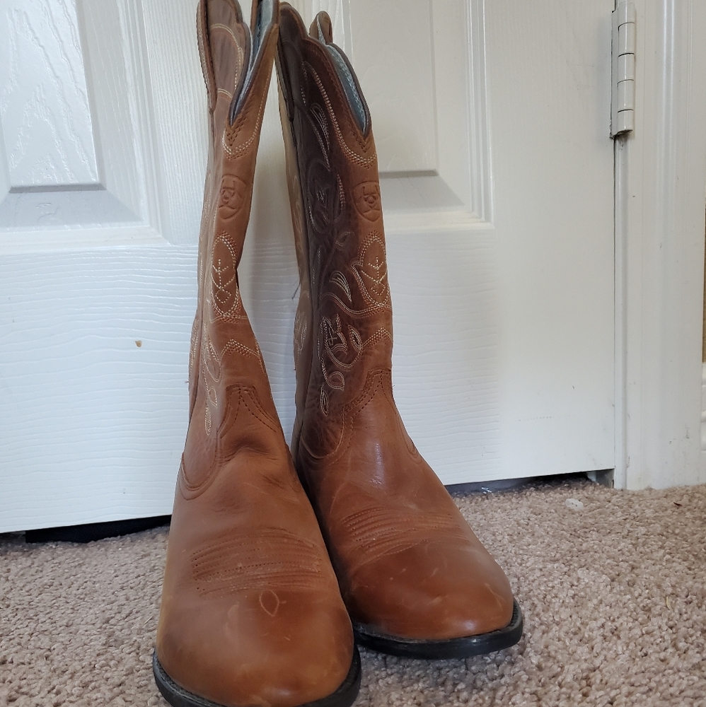 Brown Ariat size 8.5 Cowboy Boots